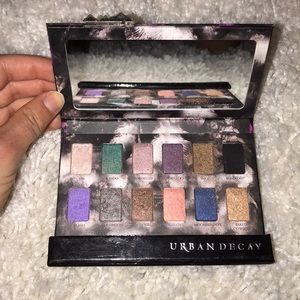 Urban Decay Eye shadow palette